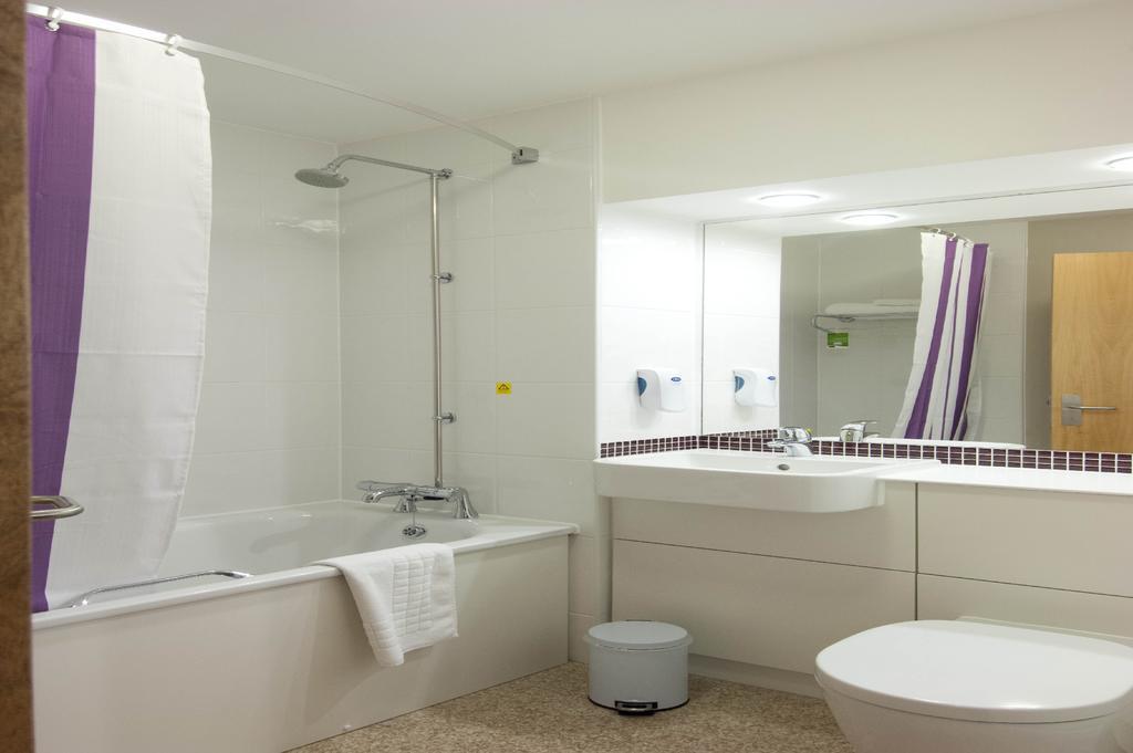 Premier Inn Stratford Upon Avon Waterways Bagian luar foto